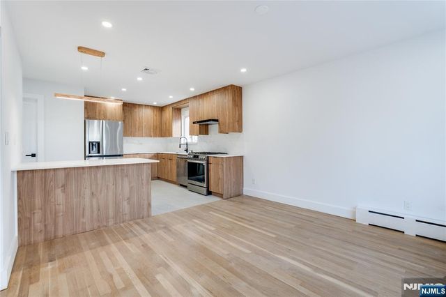 100 Harwood Terrace, Palisades Park, NJ 07650