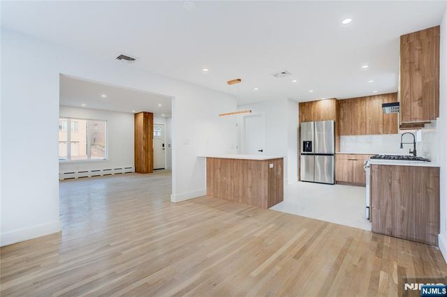100 Harwood Terrace, Palisades Park, NJ 07650