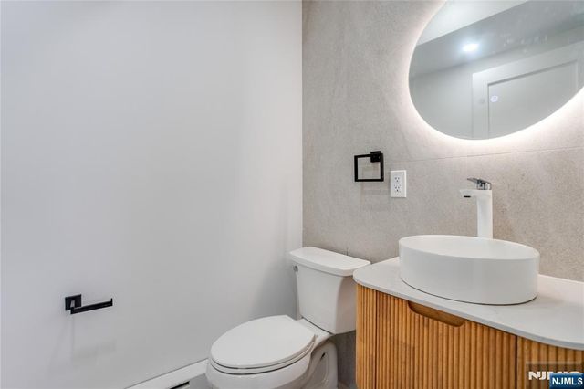 100 Harwood Terrace, Palisades Park, NJ 07650