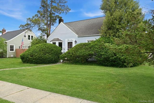 53 Edgeworth Street, Valley Stream, NY 11581