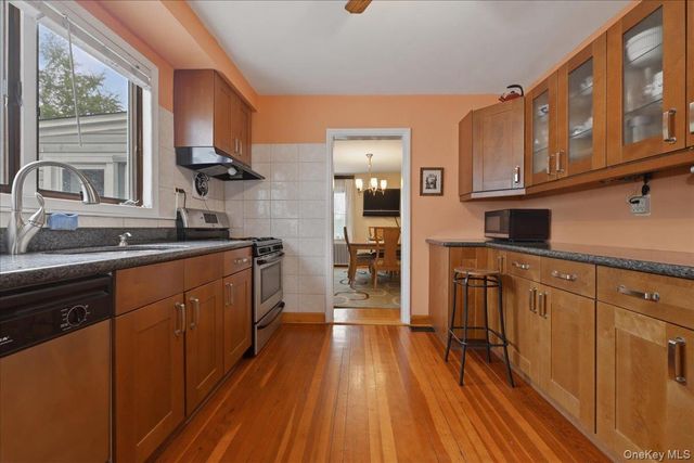 53 Edgeworth Street, Valley Stream, NY 11581