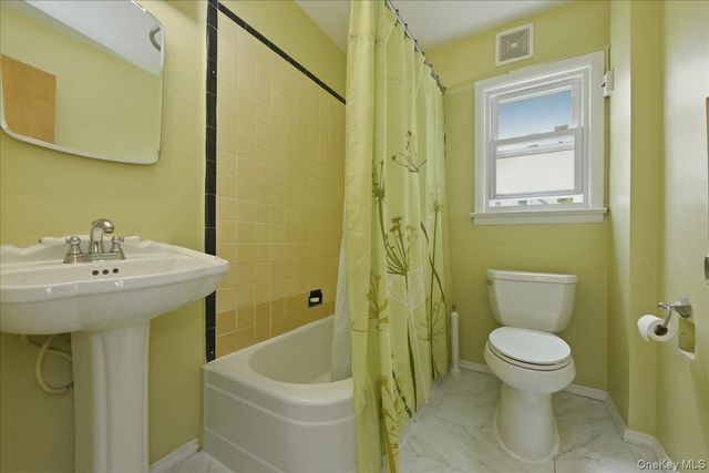 53 Edgeworth Street, Valley Stream, NY 11581