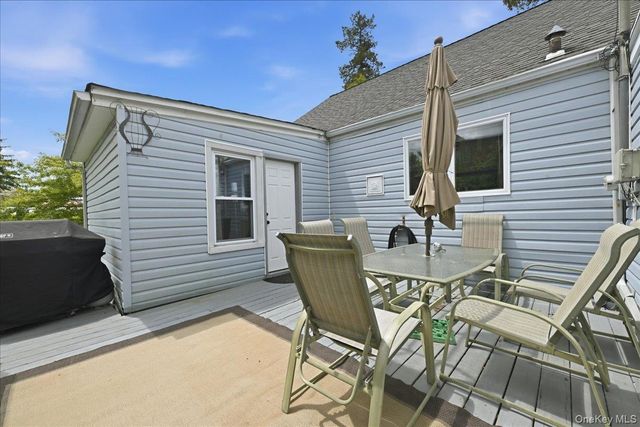 53 Edgeworth Street, Valley Stream, NY 11581