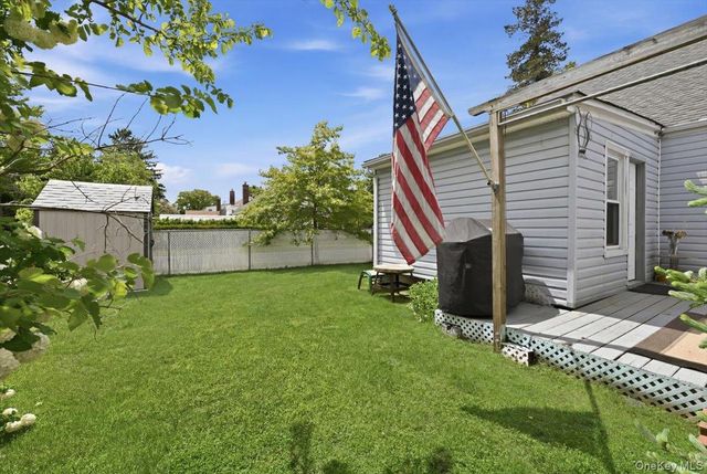 53 Edgeworth Street, Valley Stream, NY 11581