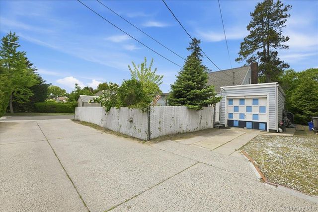 53 Edgeworth Street, Valley Stream, NY 11581