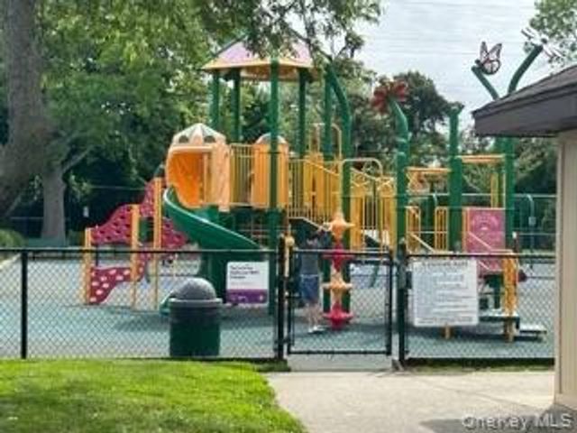 53 Edgeworth Street, Valley Stream, NY 11581
