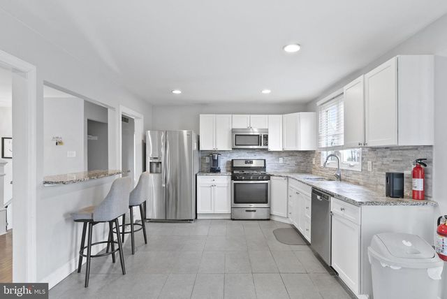 3 BIRCH AVE, Berlin, NJ 08009