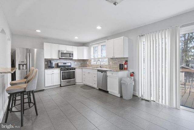 3 BIRCH AVE, Berlin, NJ 08009