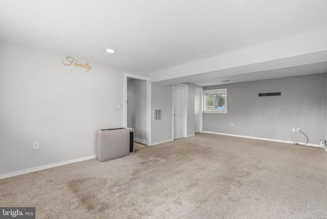 3 BIRCH AVE, Berlin, NJ 08009