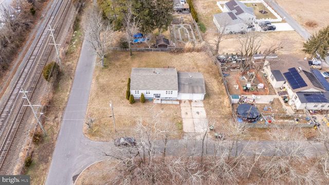 3 BIRCH AVE, Berlin, NJ 08009