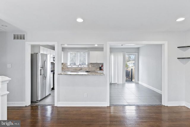 3 BIRCH AVE, Berlin, NJ 08009