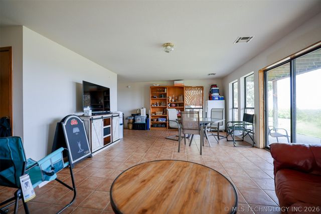 1424 S 262nd West Avenue, Sand Springs, OK 74063