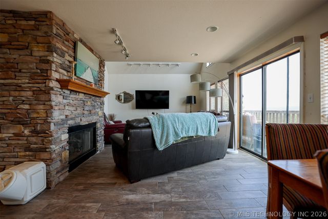 1424 S 262nd West Avenue, Sand Springs, OK 74063