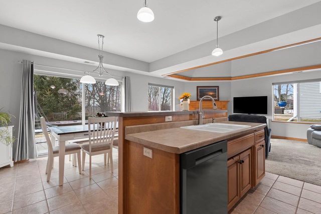 1124 HEYERDAHL HEIGHTS, Hobart, WI 54155