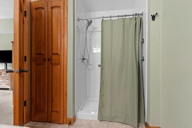 1124 HEYERDAHL HEIGHTS, Hobart, WI 54155