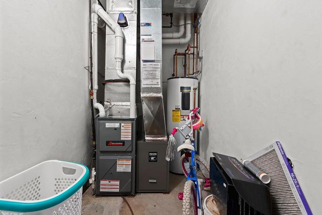 1124 HEYERDAHL HEIGHTS, Hobart, WI 54155