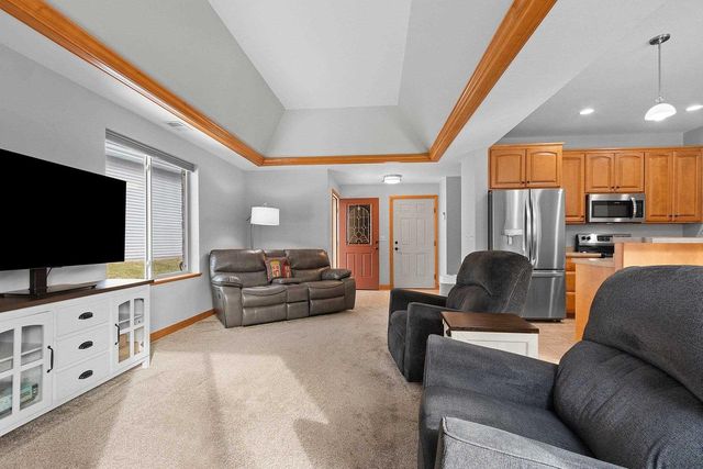 1124 HEYERDAHL HEIGHTS, Hobart, WI 54155