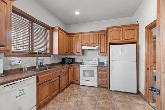 1124 HEYERDAHL HEIGHTS, Hobart, WI 54155