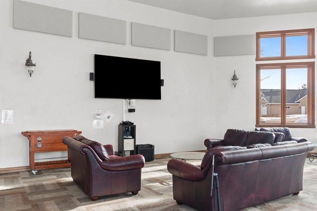 1124 HEYERDAHL HEIGHTS, Hobart, WI 54155