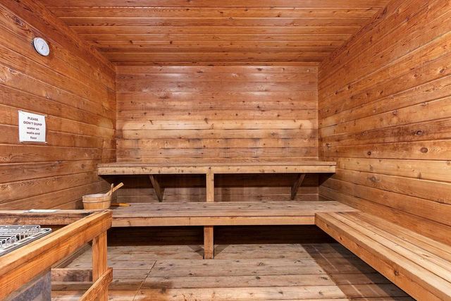 1124 HEYERDAHL HEIGHTS, Hobart, WI 54155