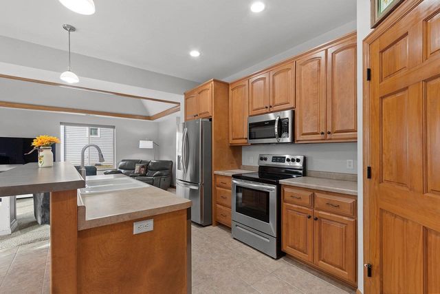 1124 HEYERDAHL HEIGHTS, Hobart, WI 54155