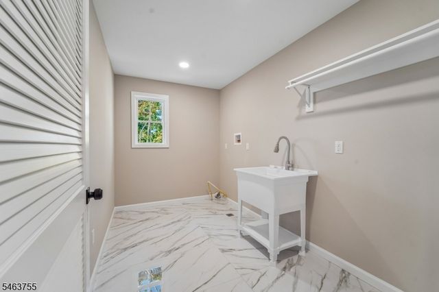 6 Chamberlain Ln, Mount Olive Twp., NJ 07828
