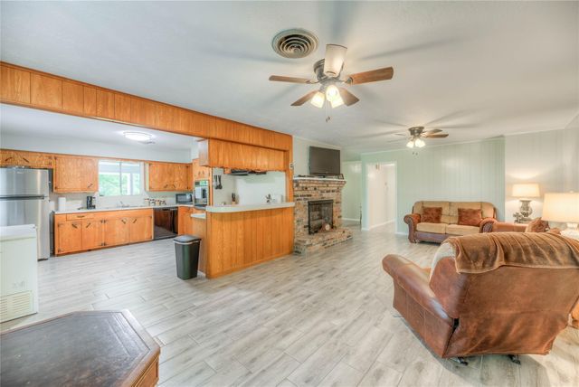 11408 Us Highway 190 E, Livingston, TX 77351