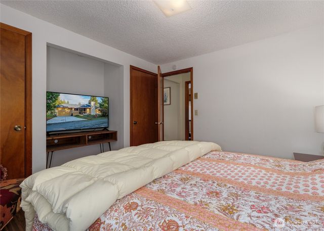 126 Leslie Lane, Sequim, WA 98382