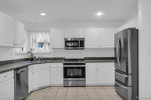 23264 Oakleigh Avenue, Trenton, MI 48183