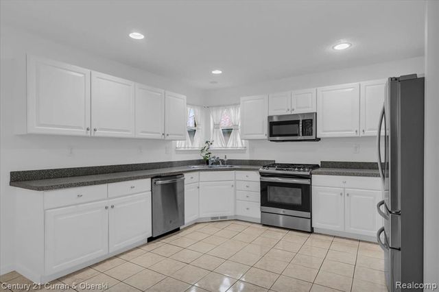 23264 Oakleigh Avenue, Trenton, MI 48183