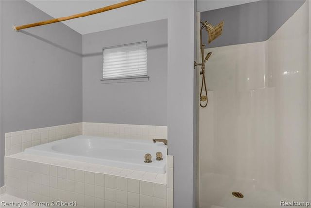 23264 Oakleigh Avenue, Trenton, MI 48183