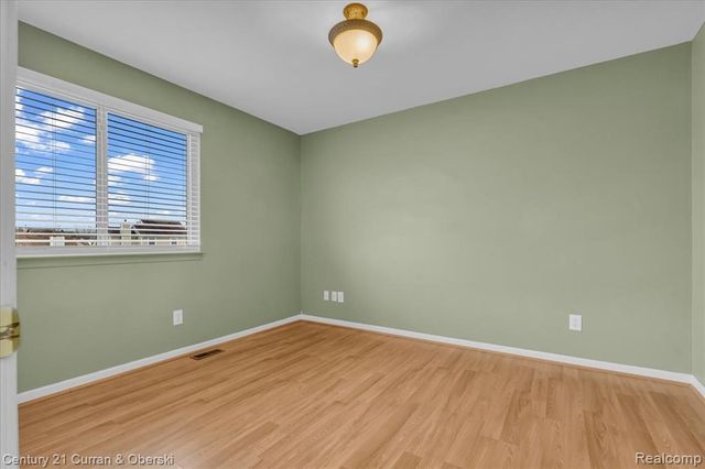 23264 Oakleigh Avenue, Trenton, MI 48183