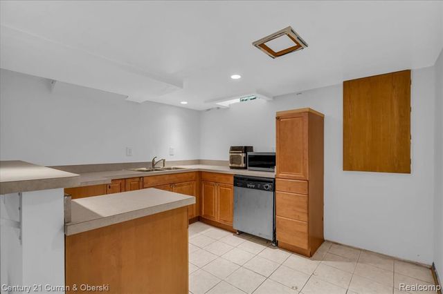 23264 Oakleigh Avenue, Trenton, MI 48183