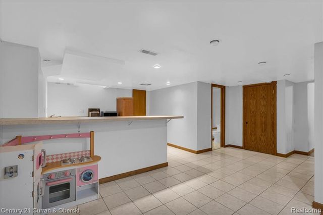 23264 Oakleigh Avenue, Trenton, MI 48183