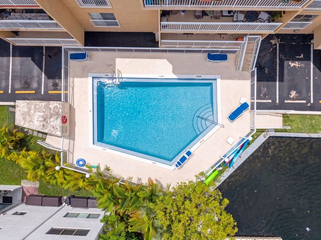 17051 NE 35TH Avenue 207, North Miami Beach, FL 33160