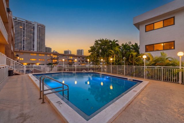 17051 NE 35TH Avenue 207, North Miami Beach, FL 33160
