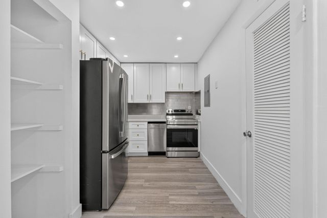 17051 NE 35TH Avenue 207, North Miami Beach, FL 33160