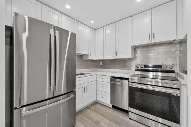 17051 NE 35TH Avenue 207, North Miami Beach, FL 33160