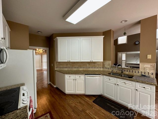 9207 Sandpiper Drive, Charlotte, NC 28277