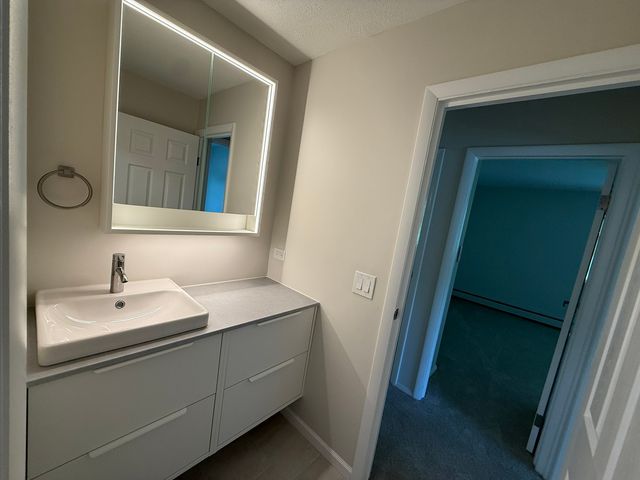 9S220 Lake Drive 16A-102, Willowbrook, IL 60527