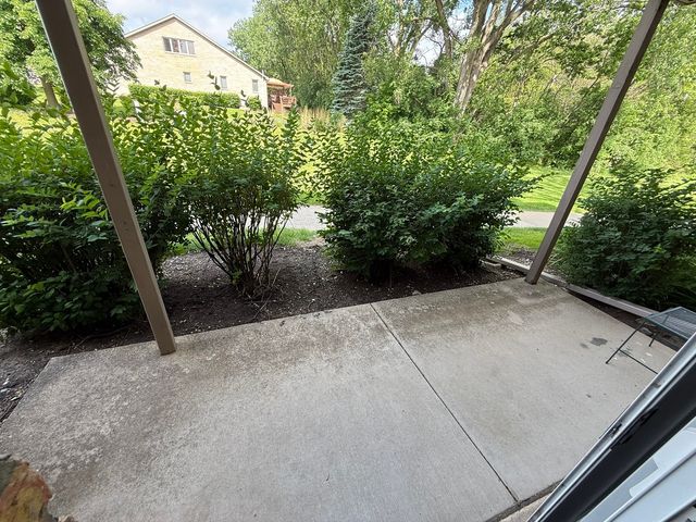 9S220 Lake Drive 16A-102, Willowbrook, IL 60527