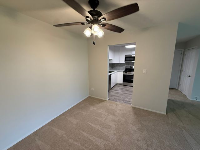 9S220 Lake Drive 16A-102, Willowbrook, IL 60527