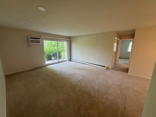 9S220 Lake Drive 16A-102, Willowbrook, IL 60527