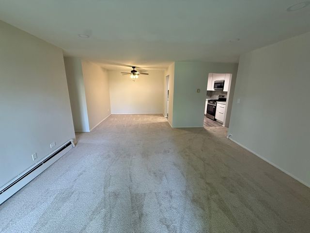 9S220 Lake Drive 16A-102, Willowbrook, IL 60527