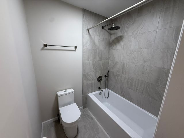 9S220 Lake Drive 16A-102, Willowbrook, IL 60527