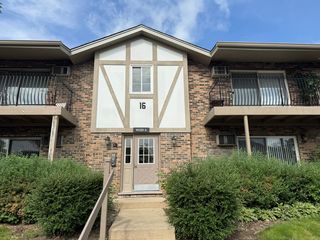 9S220 Lake Drive 16A-102, Willowbrook, IL 60527