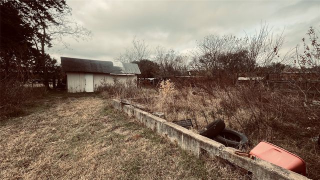 1445 Elk Creek Road, Dallas, TX 75253