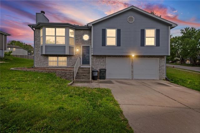 600 SE Steeple Court, Blue Springs, MO 64014