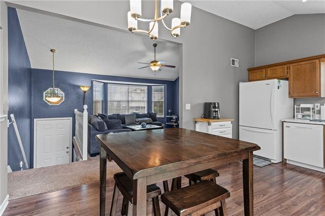 600 SE Steeple Court, Blue Springs, MO 64014