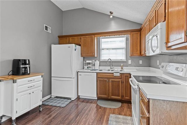 600 SE Steeple Court, Blue Springs, MO 64014